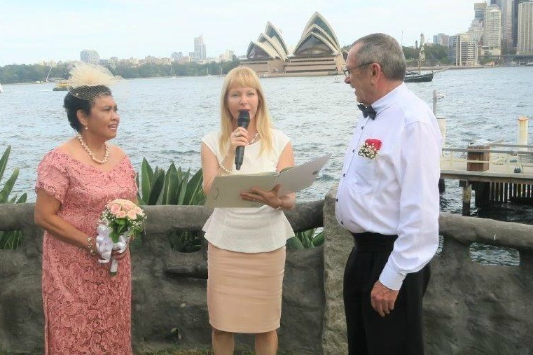 Wedding ceremony at Copes Lookout with Sydney celebrant