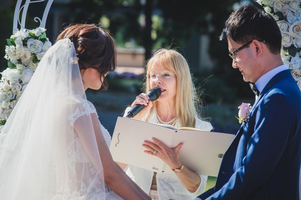 wedding at Royal Botanic gardens, Sydney Marriage Celebrant